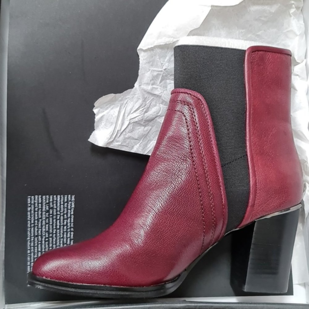 Kenneth Cole Lowe Women's Chelsea Boot - Picture 3 of 4